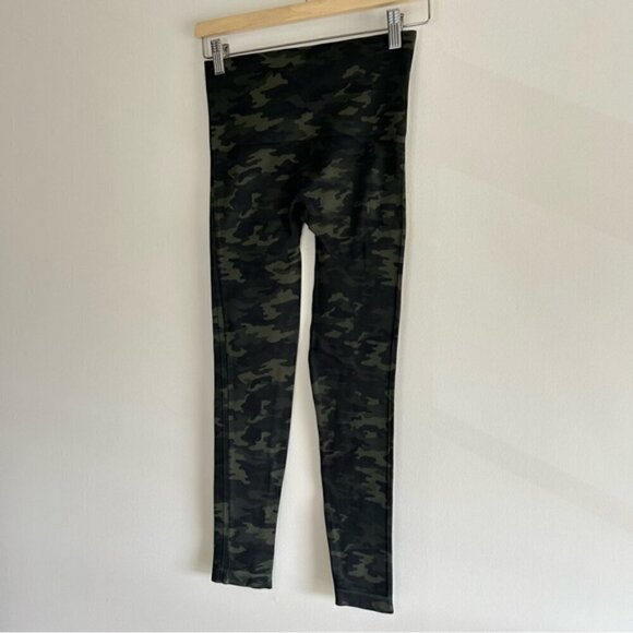 Spanx Look At Me Now Seamless Leggings- Green Camo sz M - Picture 5 of 7